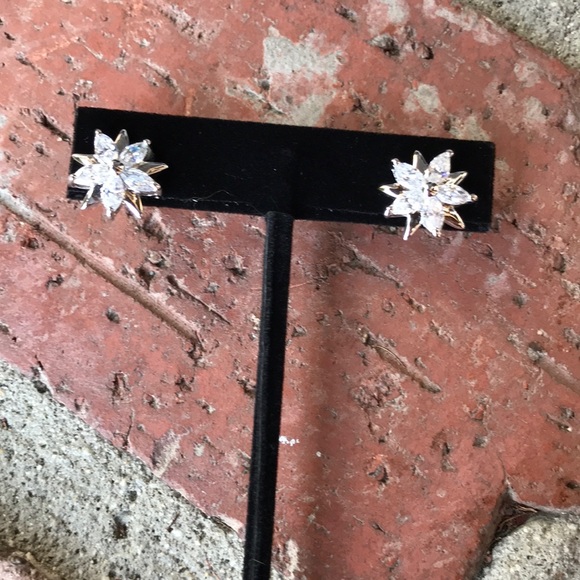 Jewelry - CZ crystal and silver flower/starburst studs